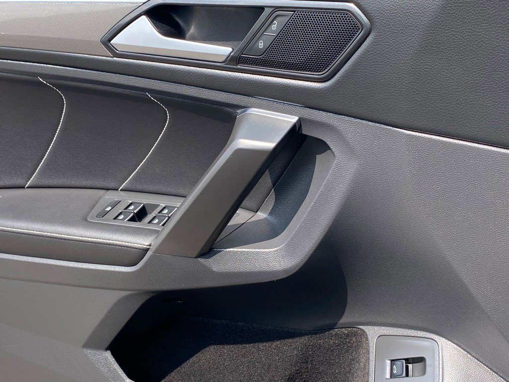 Used 2022 Volkswagen Tiguan SE R-Line image 20