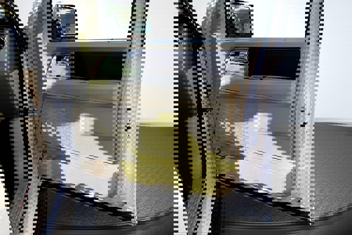 Used 2017 Ford Expedition XLT w/ Equipment Group 202A image 24