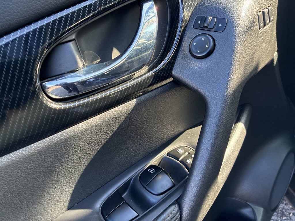 Used 2017 Nissan Rogue SL w/ SL Premium Package image 12