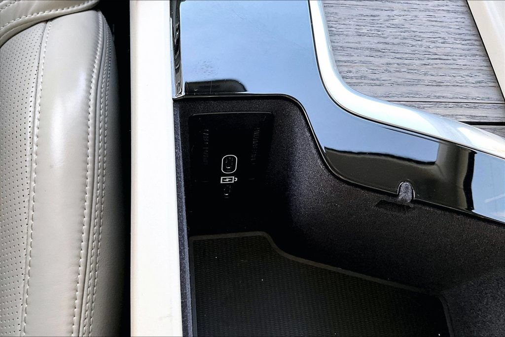 Certified 2023 Volvo XC90 T8 Ultimate AWD/4WD image 34