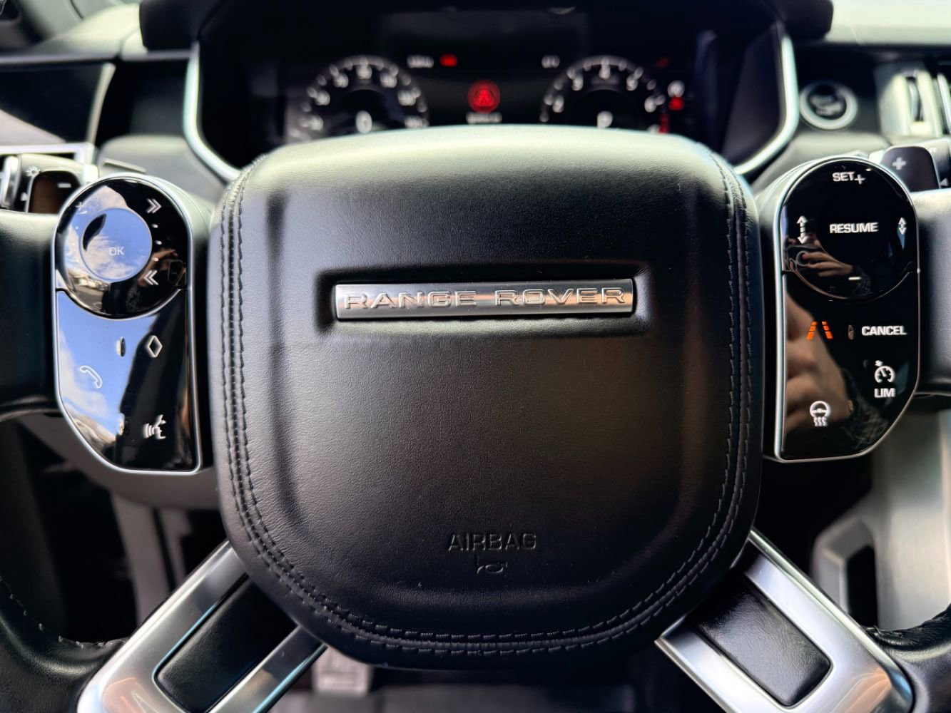 Used 2020 Land Rover Range Rover Long Wheelbase HSE image 11