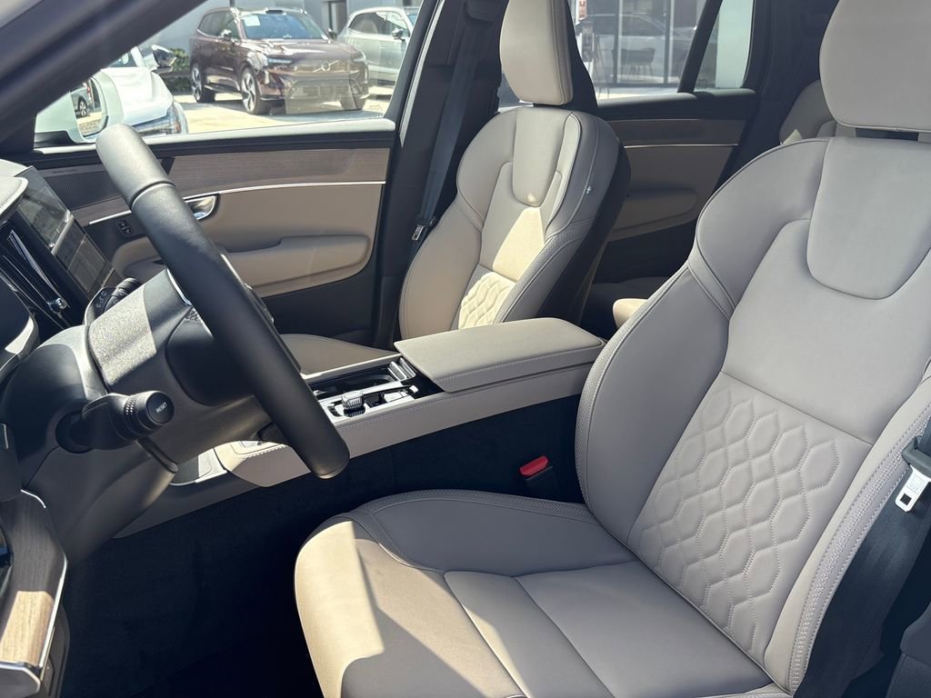 New 2026 Volvo XC90 B6 Plus w/ Protection Package Premier image 5