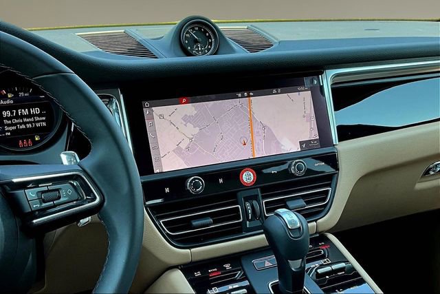 Used 2026 Porsche Macan AWD/4WD image 9