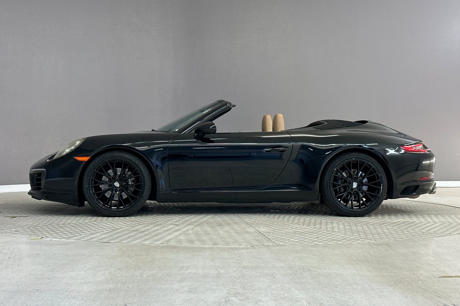 Used 2017 Porsche 911 Carrera RWD image 2