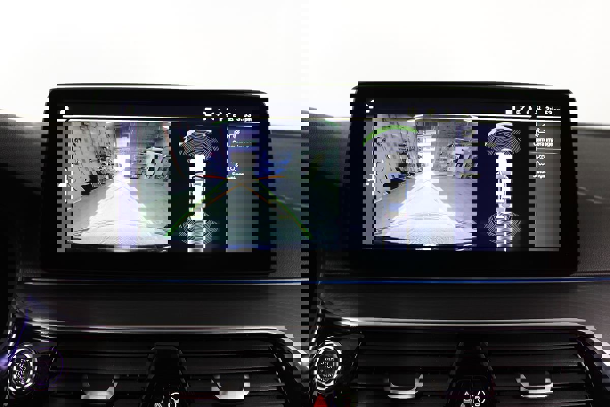 Used 2023 BMW 530e 530e w/ M Sport Package image 8