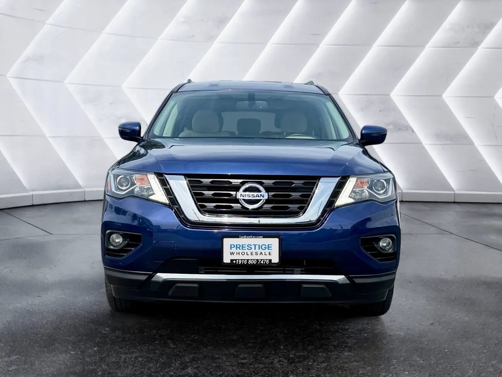 Used 2019 Nissan Pathfinder SV FWD image 2