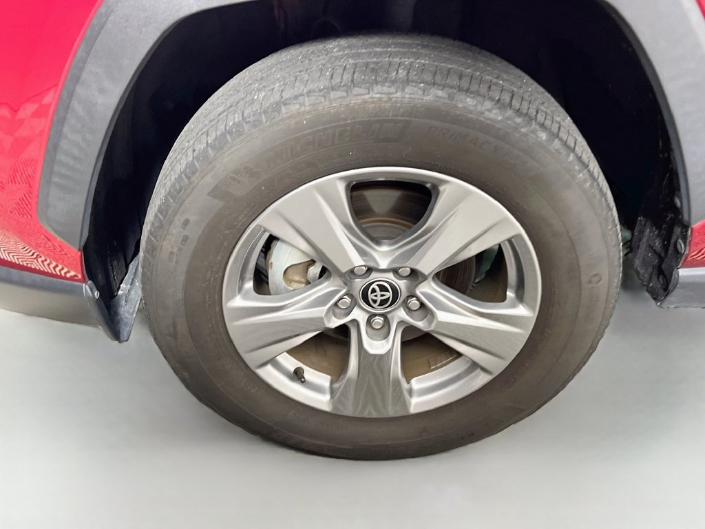 Used 2025 Toyota RAV4 XLE FWD image 11