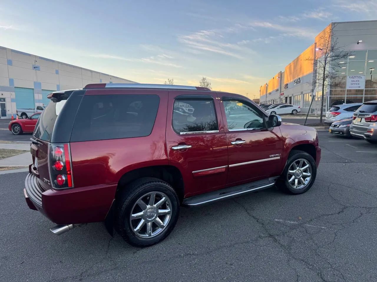Used 2011 GMC Yukon Denali image 12