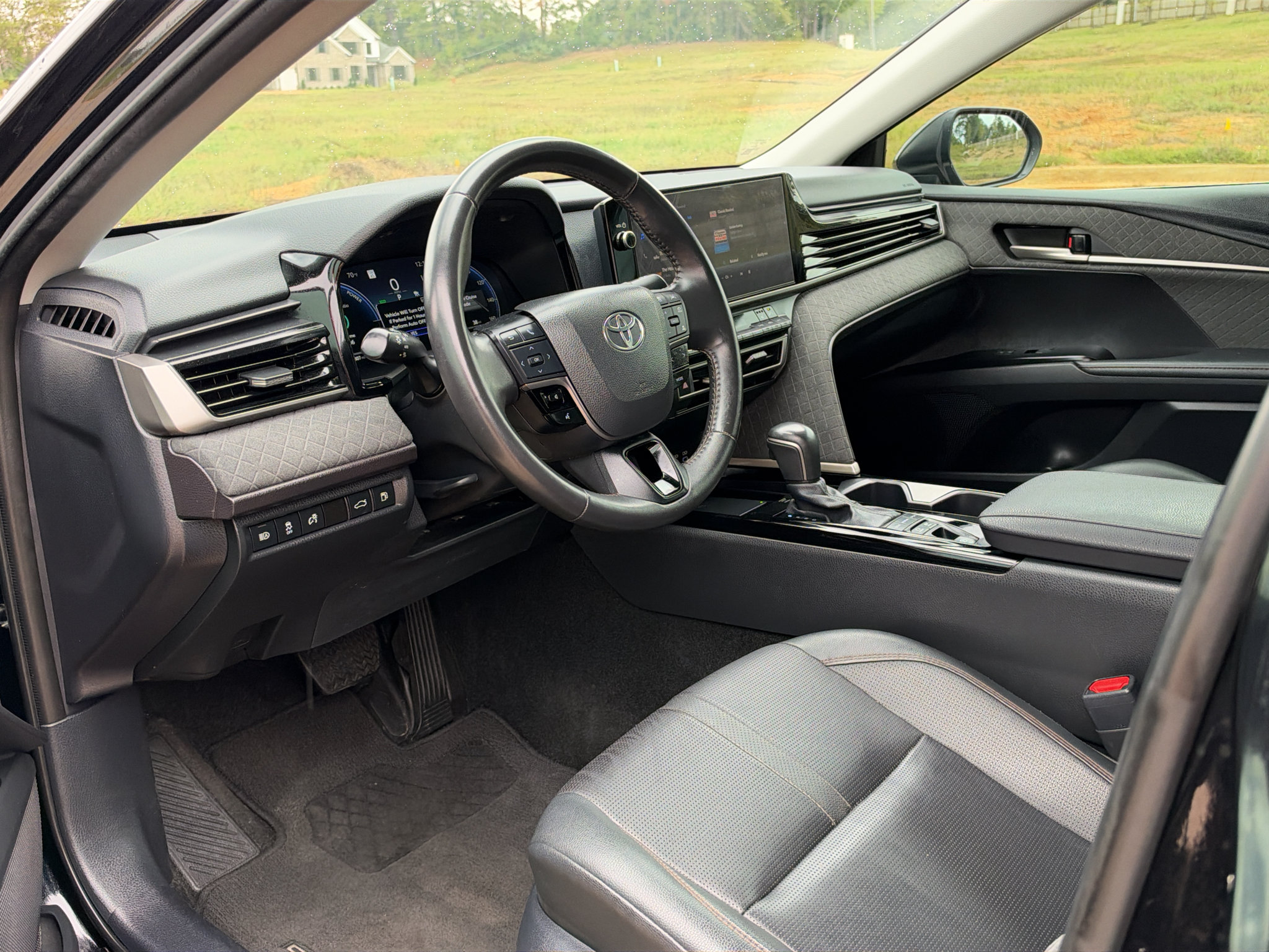 Used 2025 Toyota Camry XLE FWD image 10