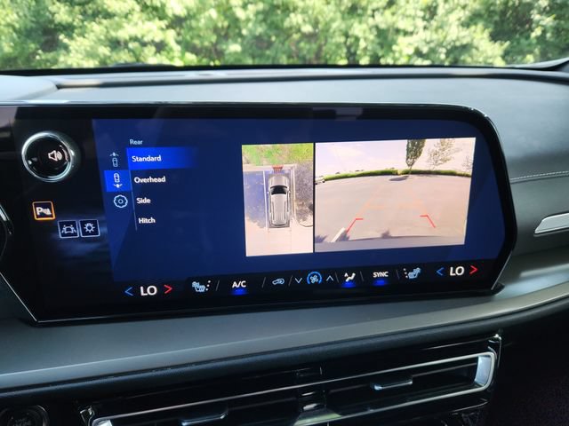 New 2026 Chevrolet Traverse LT w/ Midnight/Sport Edition FWD image 31