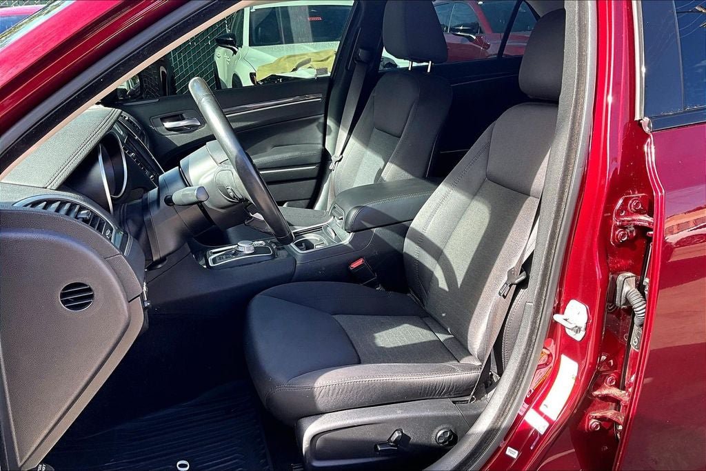 Used 2019 Chrysler 300 Touring w/ Sport Appearance Package RWD image 17