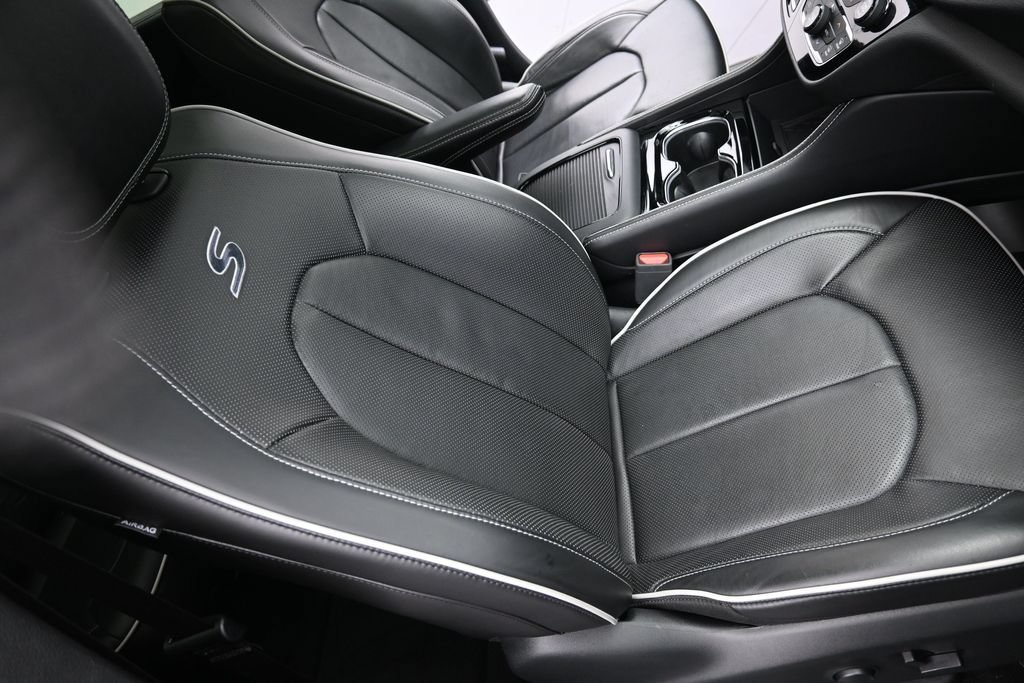 Used 2025 Chrysler Pacifica Limited FWD image 18