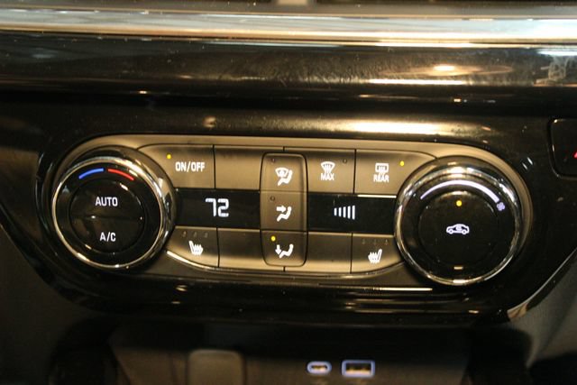 Used 2025 Chevrolet Trax RS w/ Sunroof Package FWD image 24