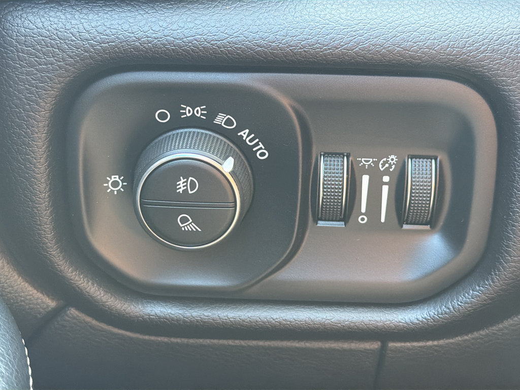 Used 2022 RAM 2500 Laramie AWD/4WD image 12