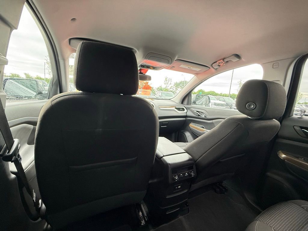 Used 2023 GMC Acadia SLE FWD image 25