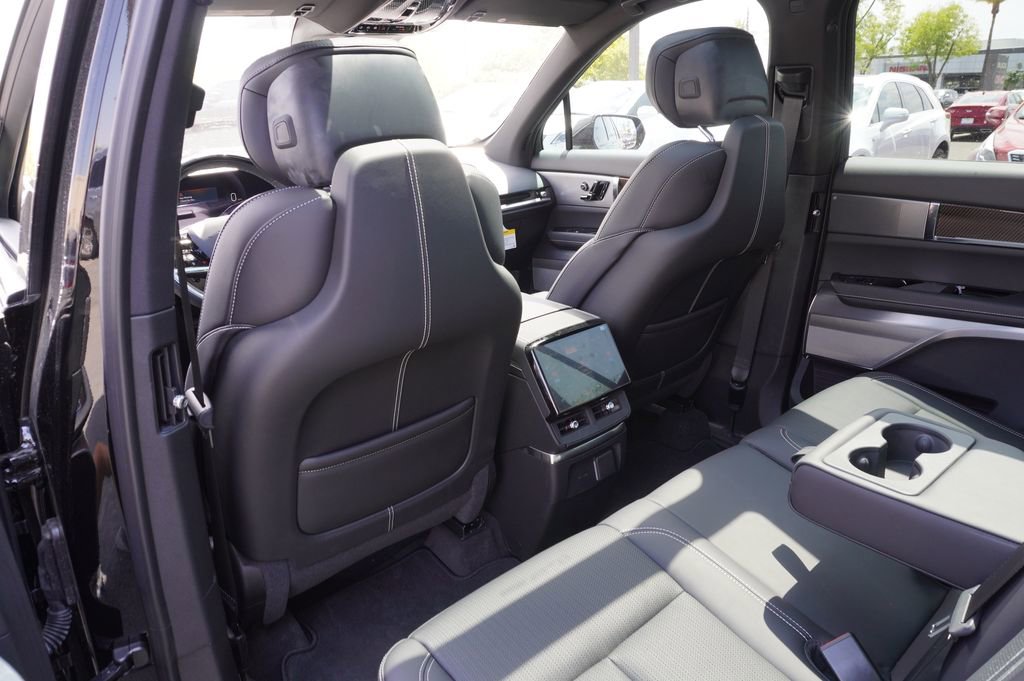 New 2026 Cadillac Vistiq Luxury AWD/4WD image 10