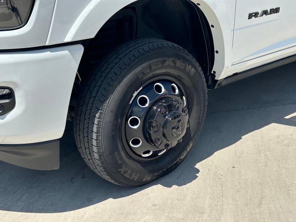 Used 2025 RAM 3500 Limited AWD/4WD image 9