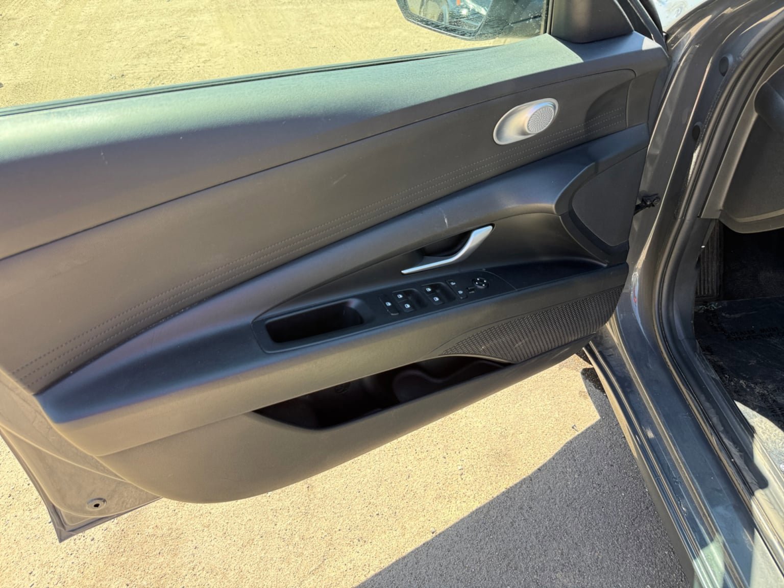 Used 2024 Hyundai Elantra SE FWD image 11