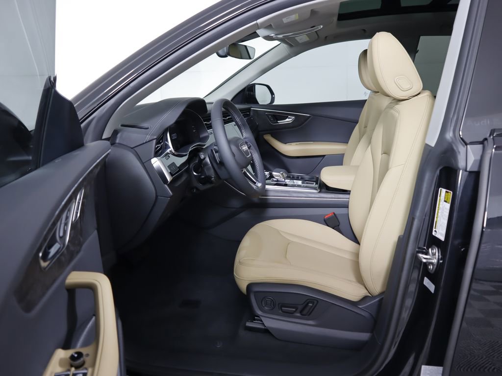 Used 2025 Audi Q8 Premium w/ Black Optic Package image 21