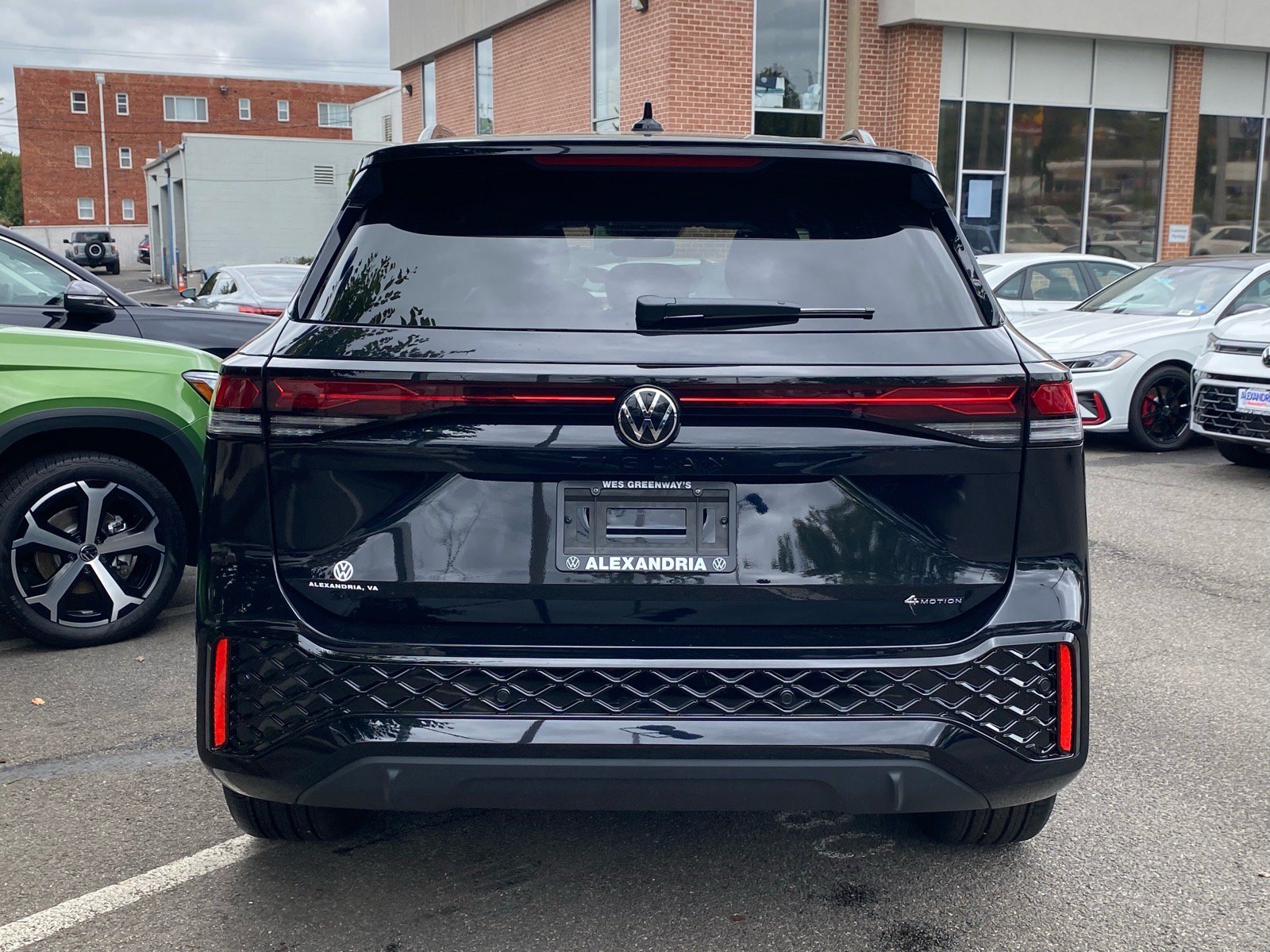 New 2026 Volkswagen Tiguan SE R-Line AWD/4WD image 4