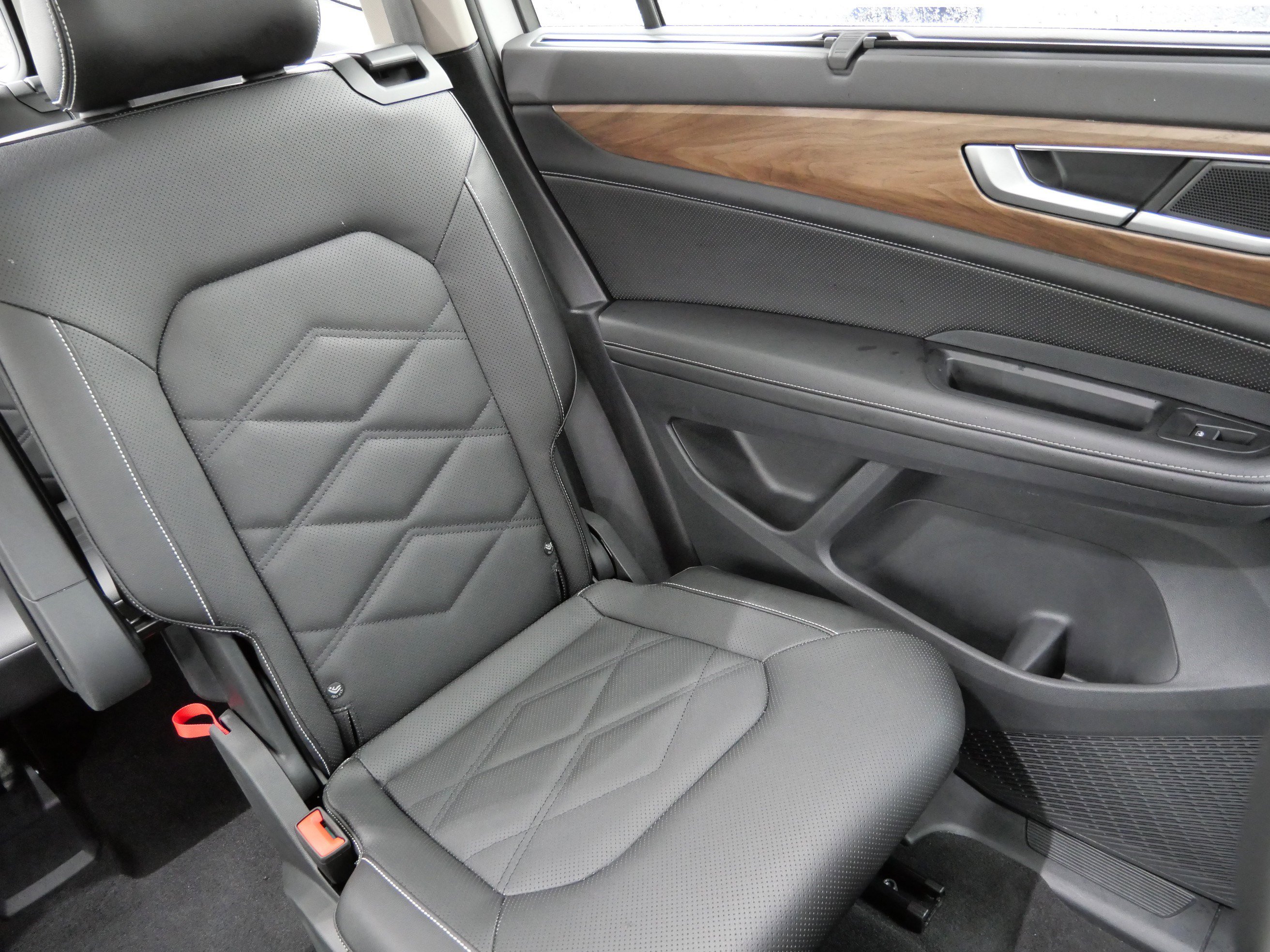 Certified 2024 Volkswagen Atlas SE image 14