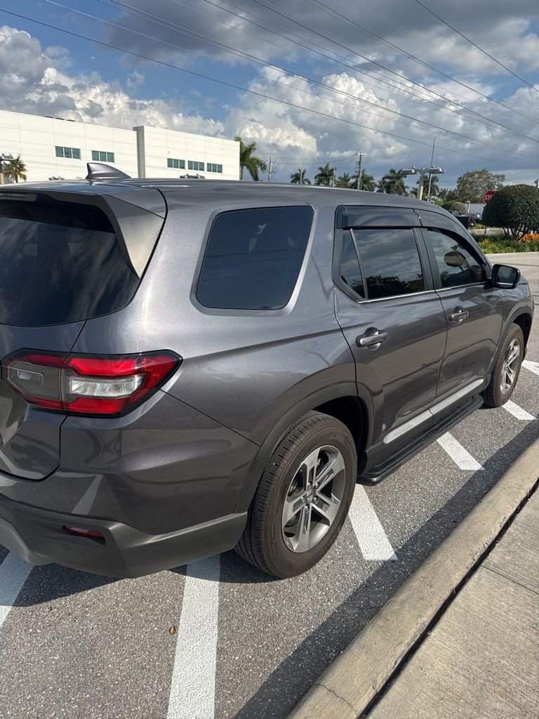 Certified 2025 Honda Pilot EX-L image 10