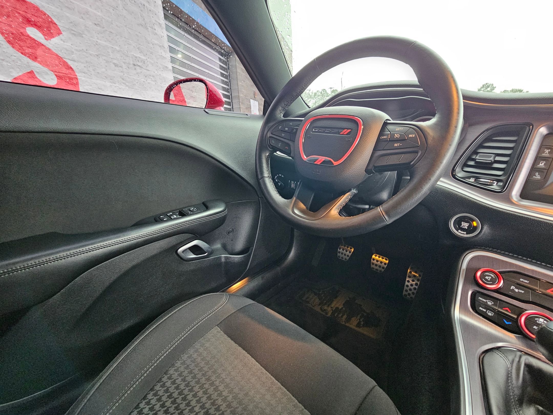 Used 2015 Dodge Challenger R/T w/ Quick Order Package 22B R/T image 9