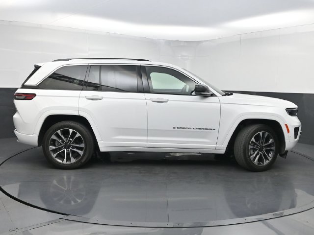 Used 2024 Jeep Grand Cherokee Overland w/ Trailer Tow Package AWD/4WD image 2