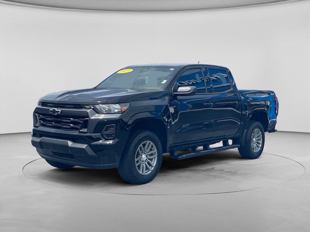 Used 2025 Chevrolet Colorado LT RWD image 3