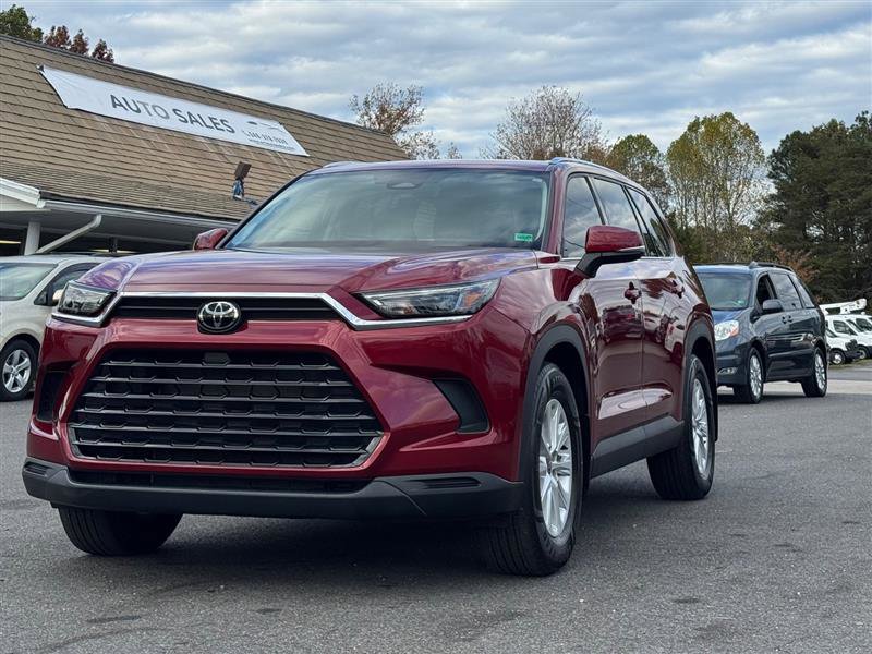 Used 2024 Toyota Grand Highlander XLE image 2