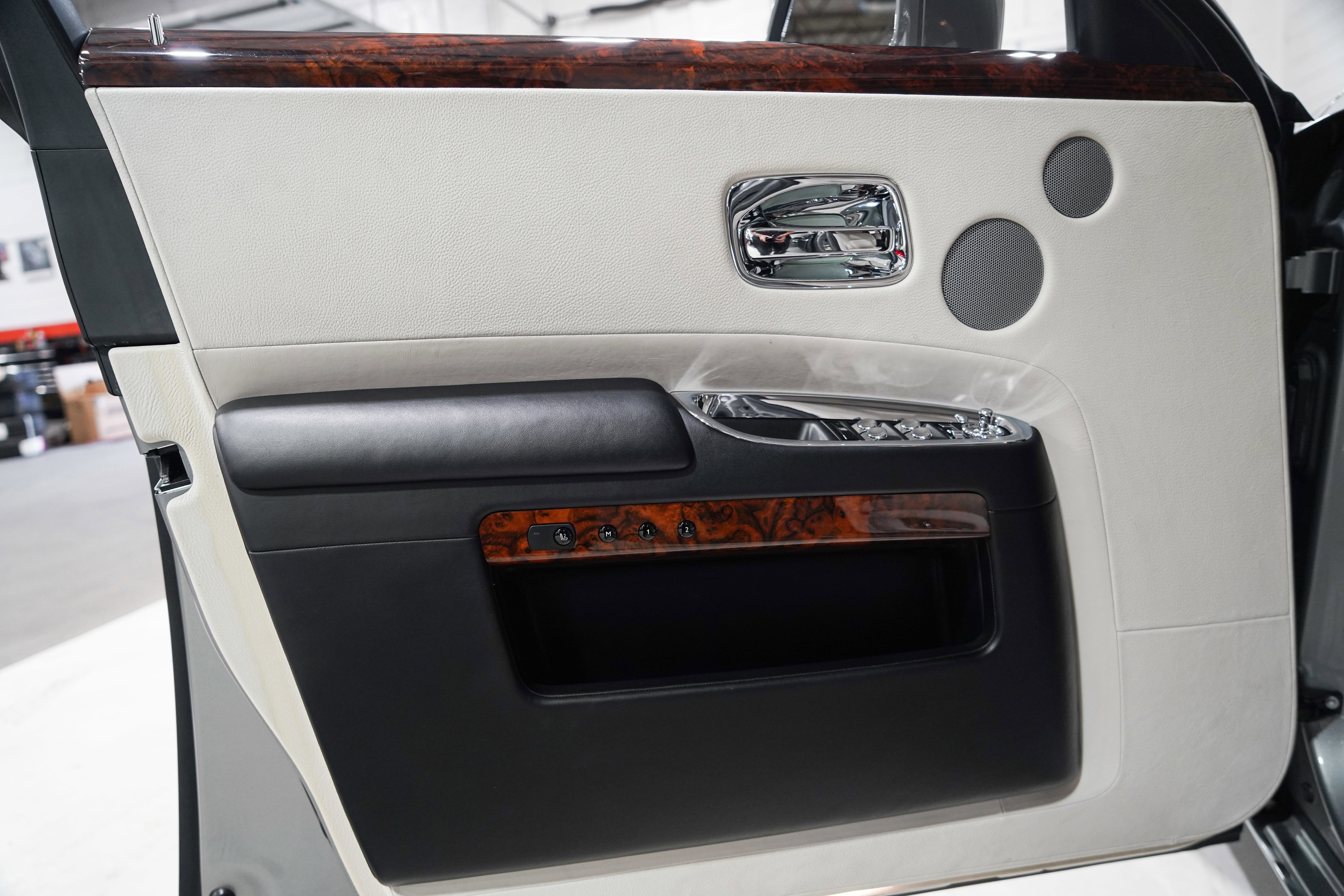 Used 2015 Rolls-Royce Ghost RWD image 20