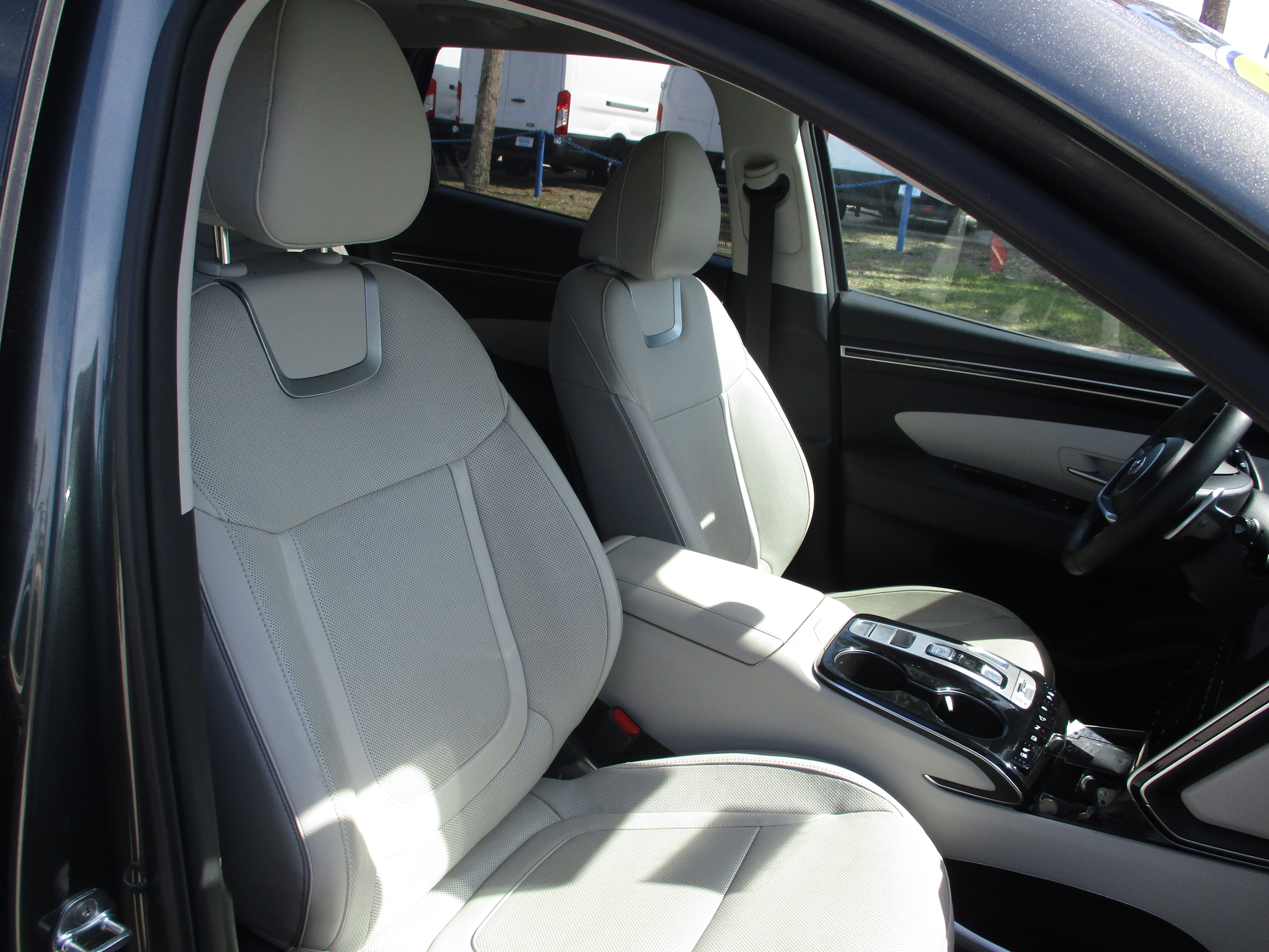 Used 2022 Hyundai Tucson Limited w/ Cargo Package FWD image 13