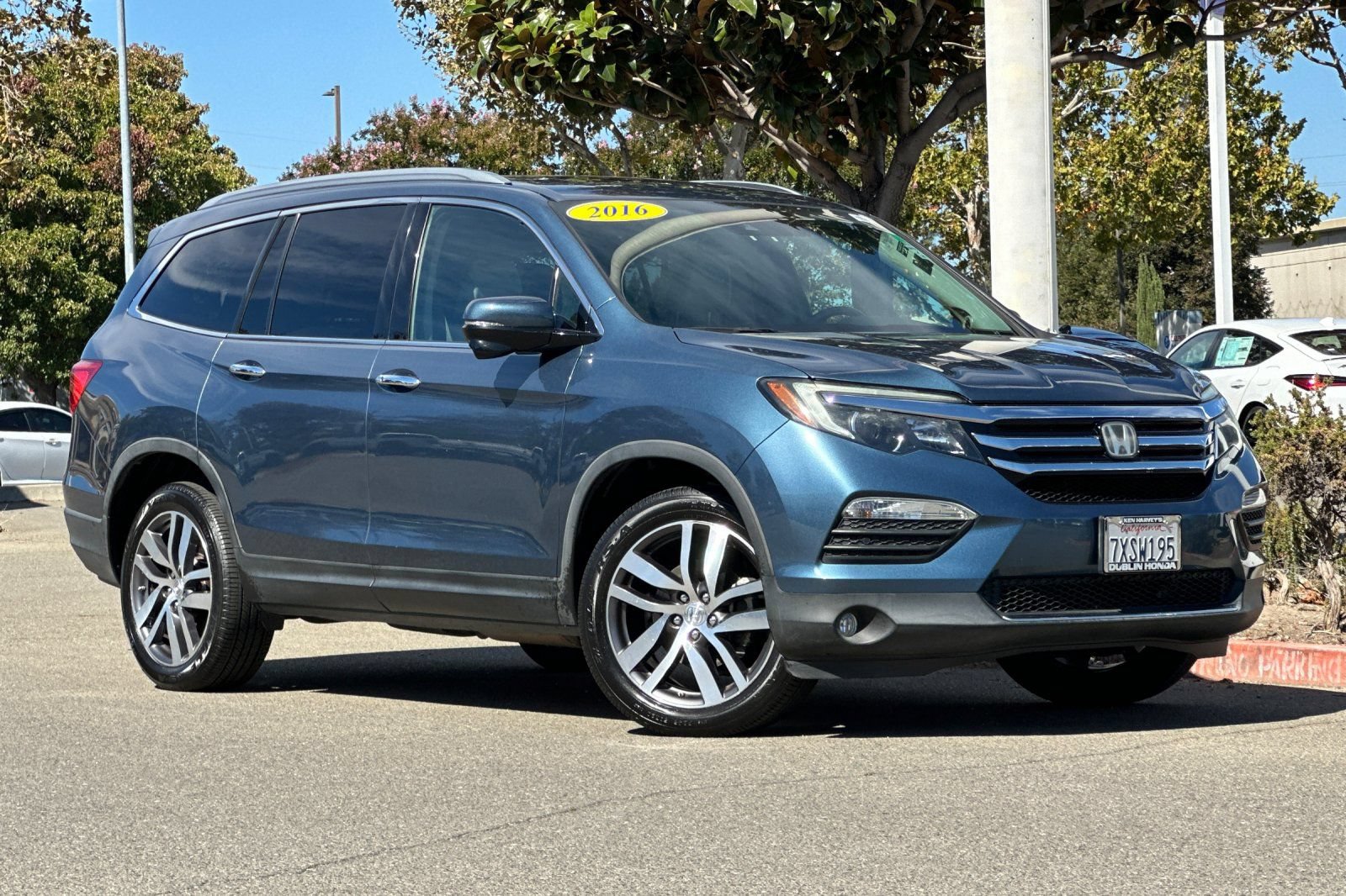 Used 2016 Honda Pilot Touring video 2