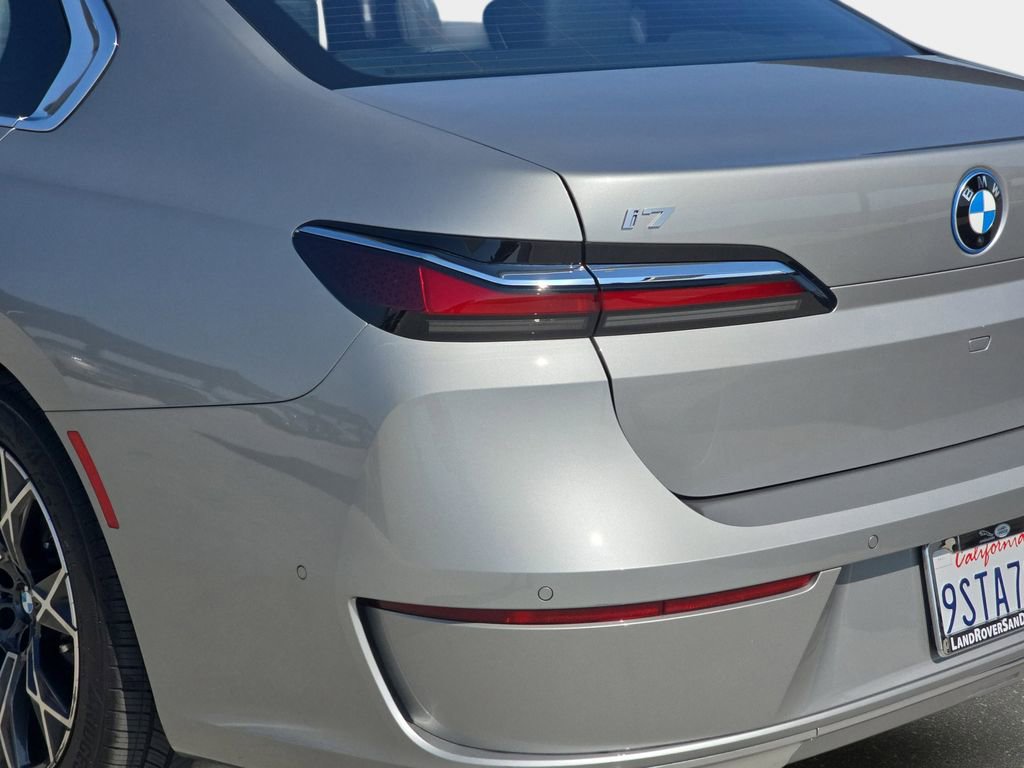 Used 2025 BMW i7 eDrive50 w/ Premium Package image 35