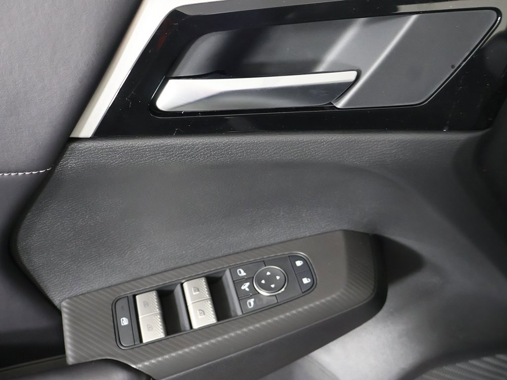 New 2025 Mitsubishi Outlander SE image 40