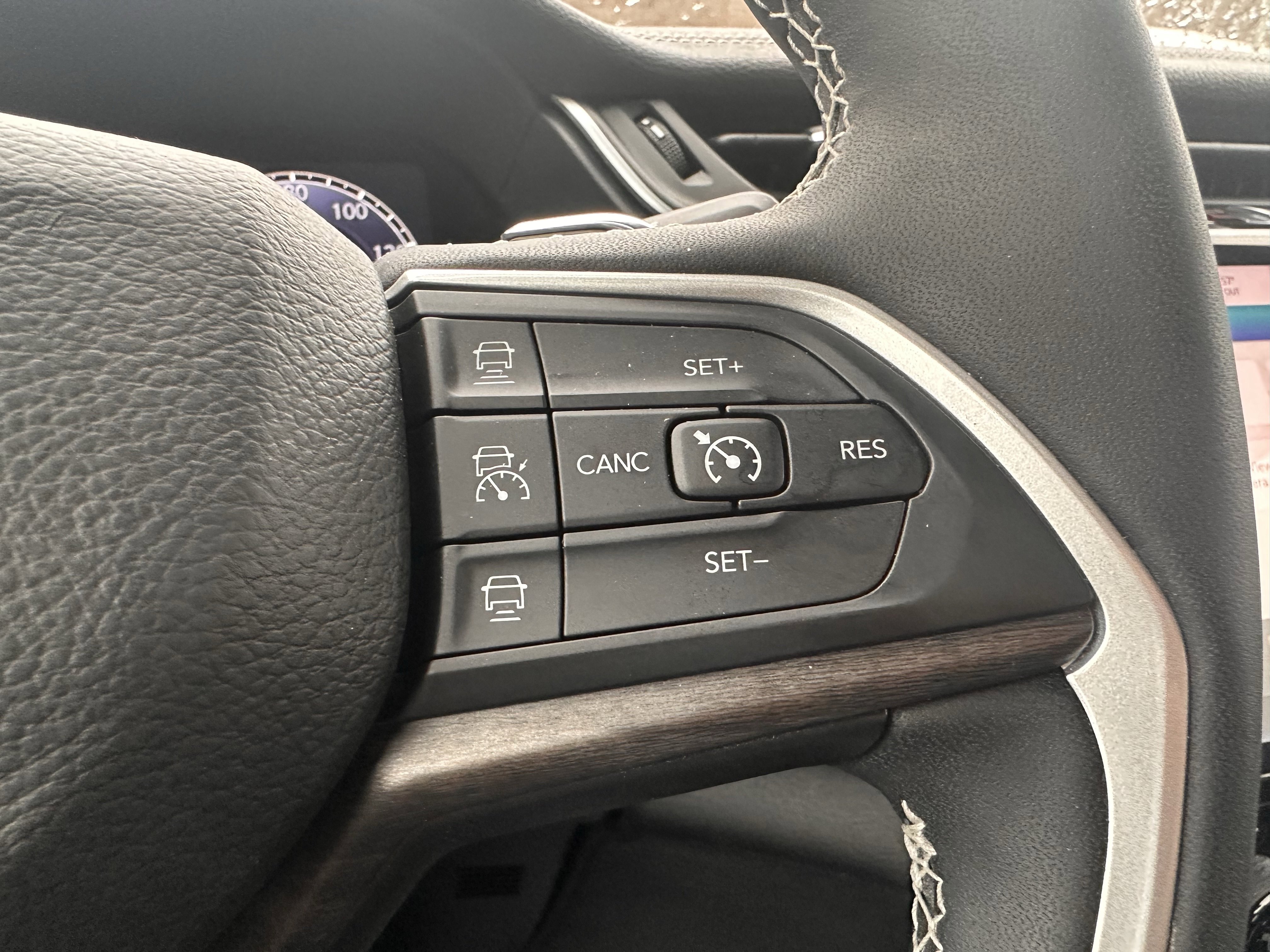 Used 2023 Jeep Grand Cherokee Limited w/ Luxury Tech Group II image 11