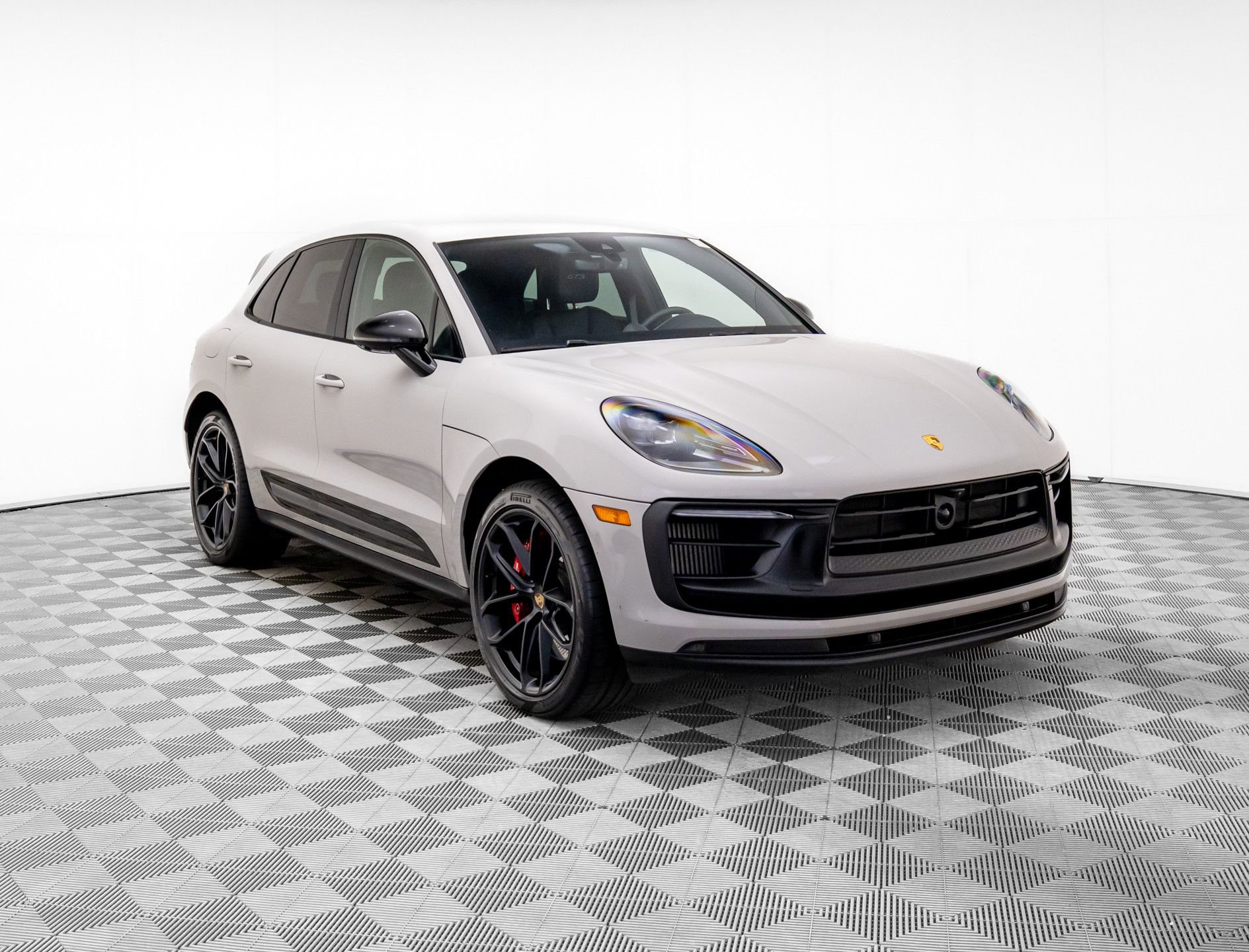 Certified 2024 Porsche Macan GTS image 6