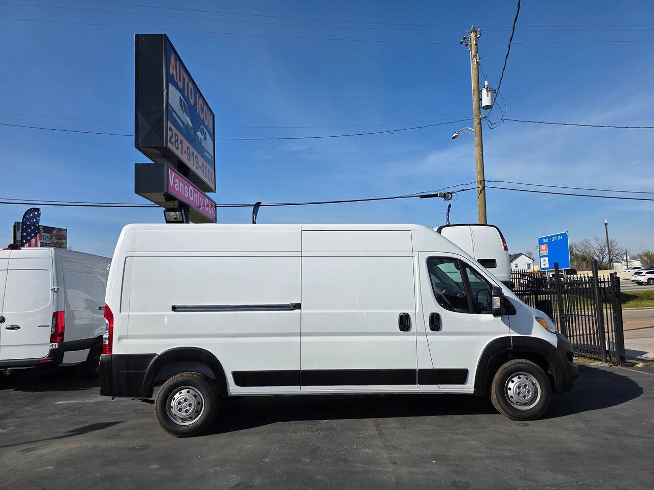 Used 2023 RAM ProMaster 3500 FWD image 3