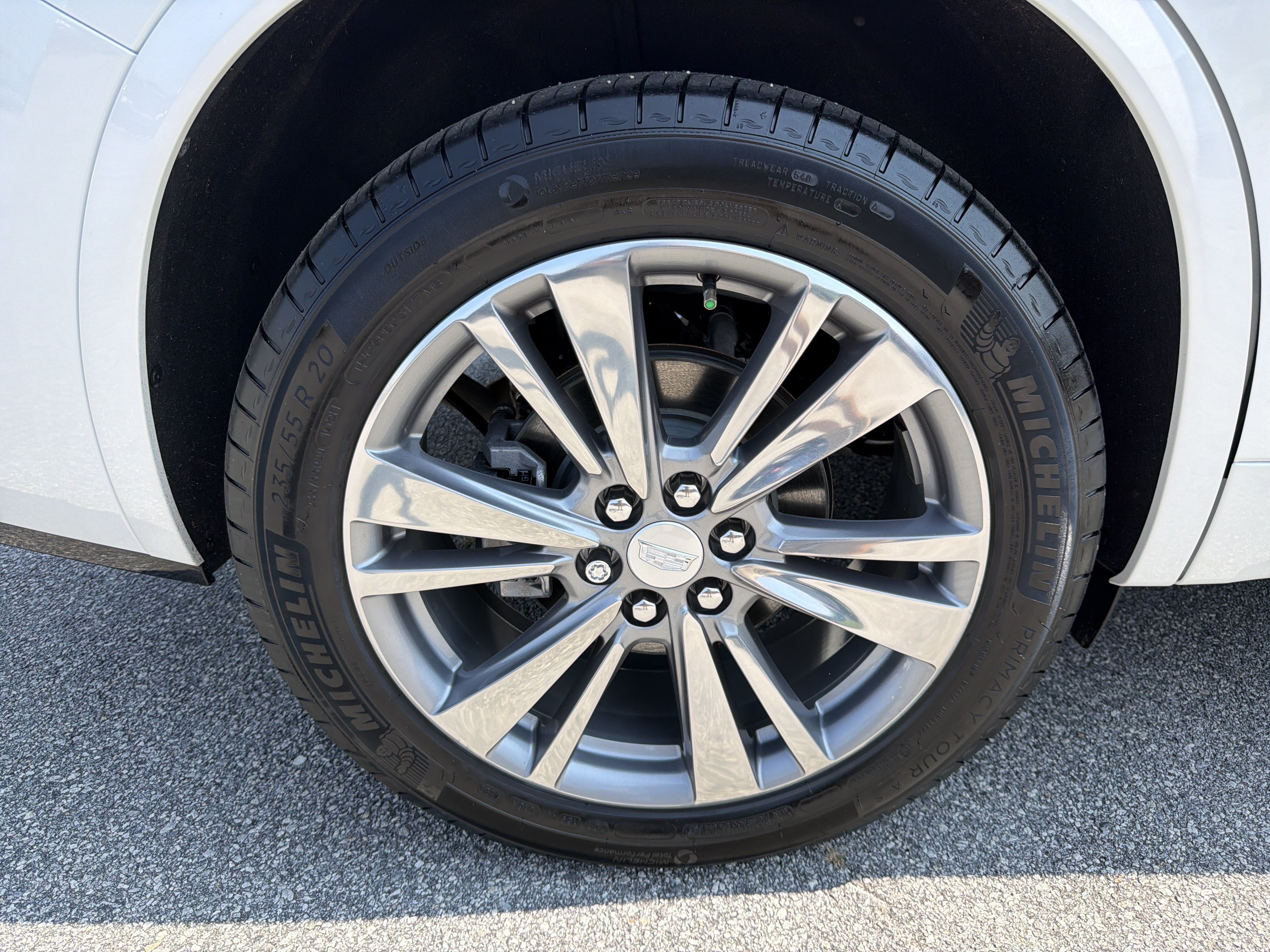 Certified 2025 Cadillac XT6 Premium Luxury FWD image 18