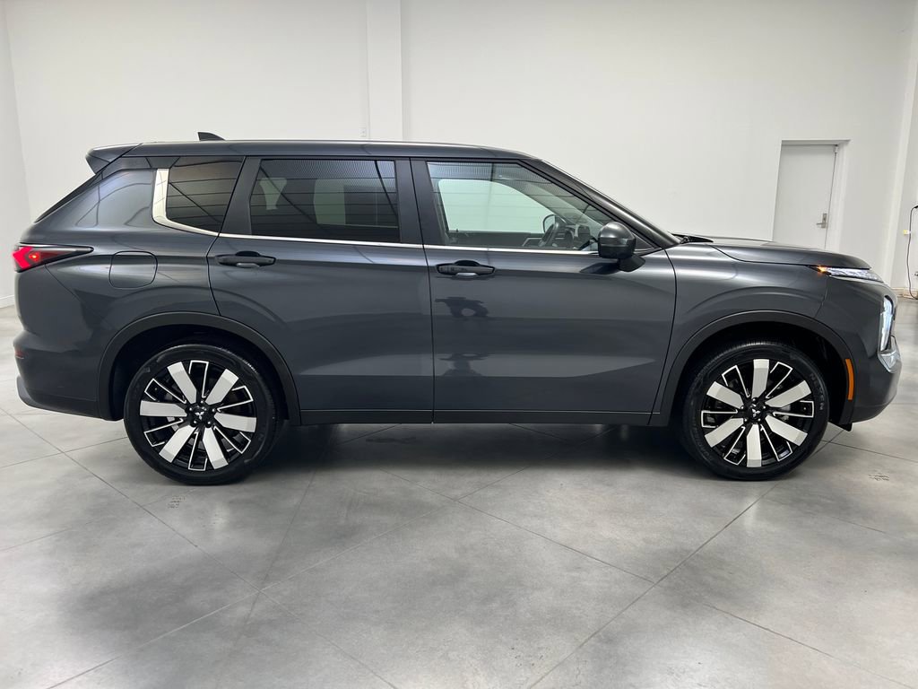 Used 2025 Mitsubishi Outlander SE AWD/4WD image 8