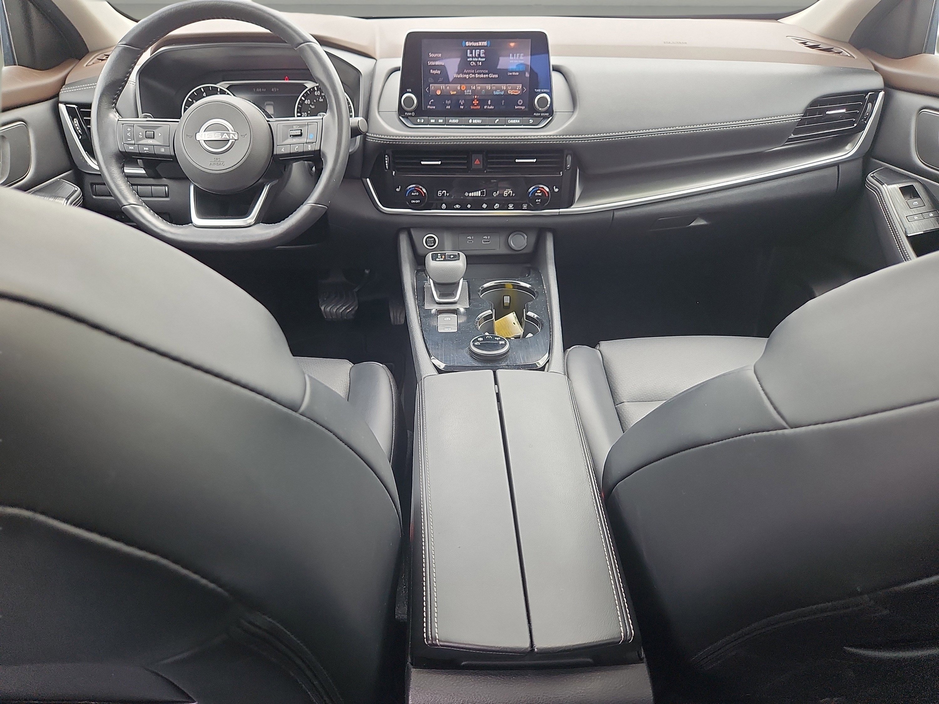 Used 2022 Nissan Rogue SV w/ SV Premium Package image 2