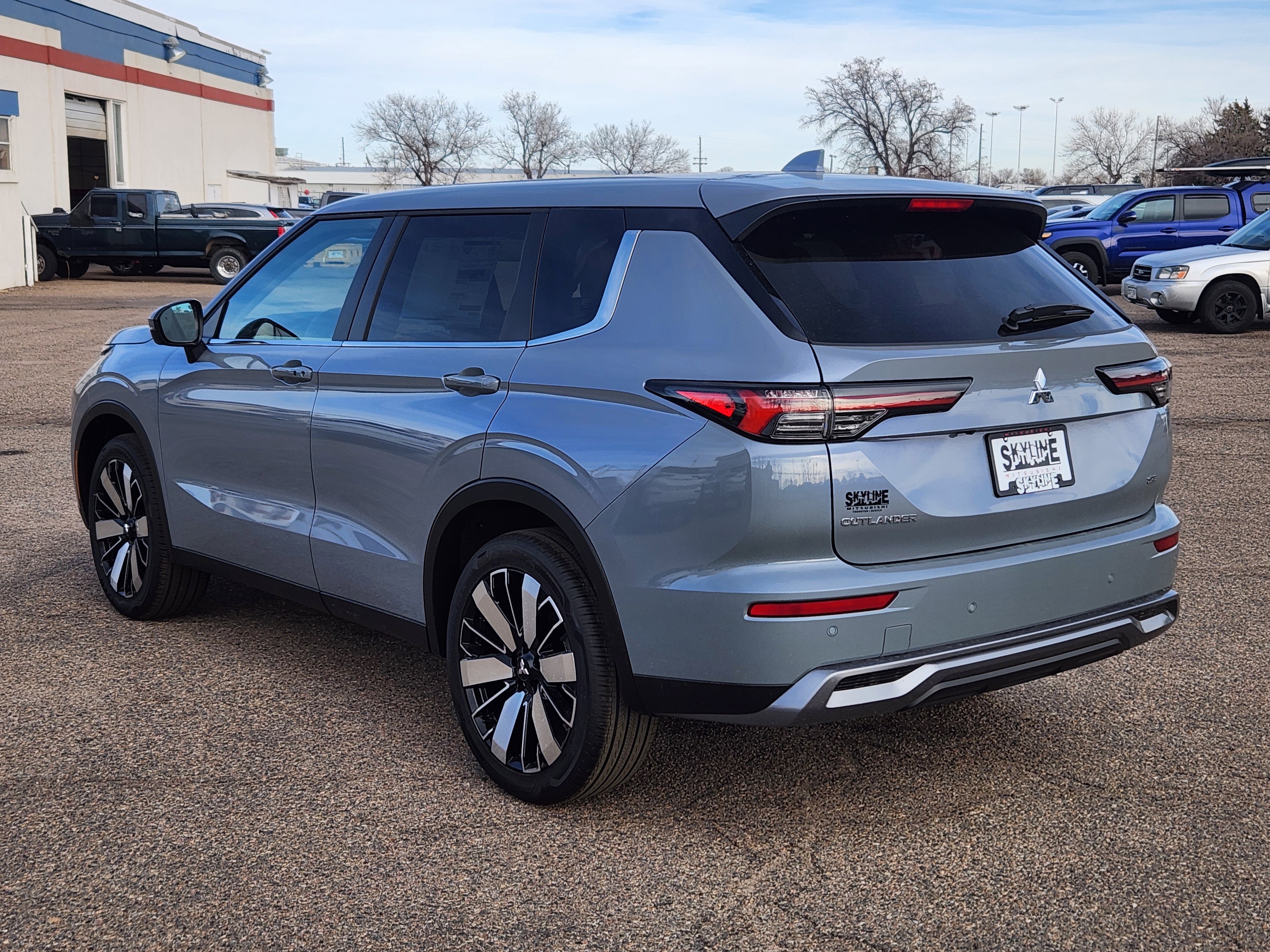 New 2026 Mitsubishi Outlander SE image 5