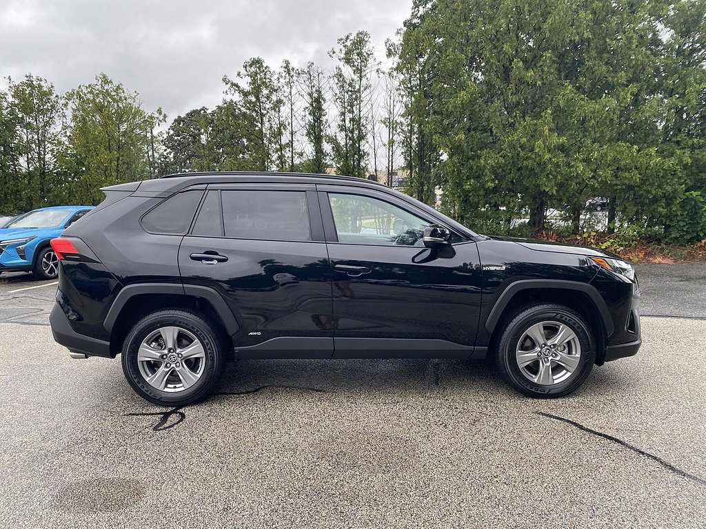 Used 2025 Toyota RAV4 XLE w/ Convenience Package AWD/4WD image 4