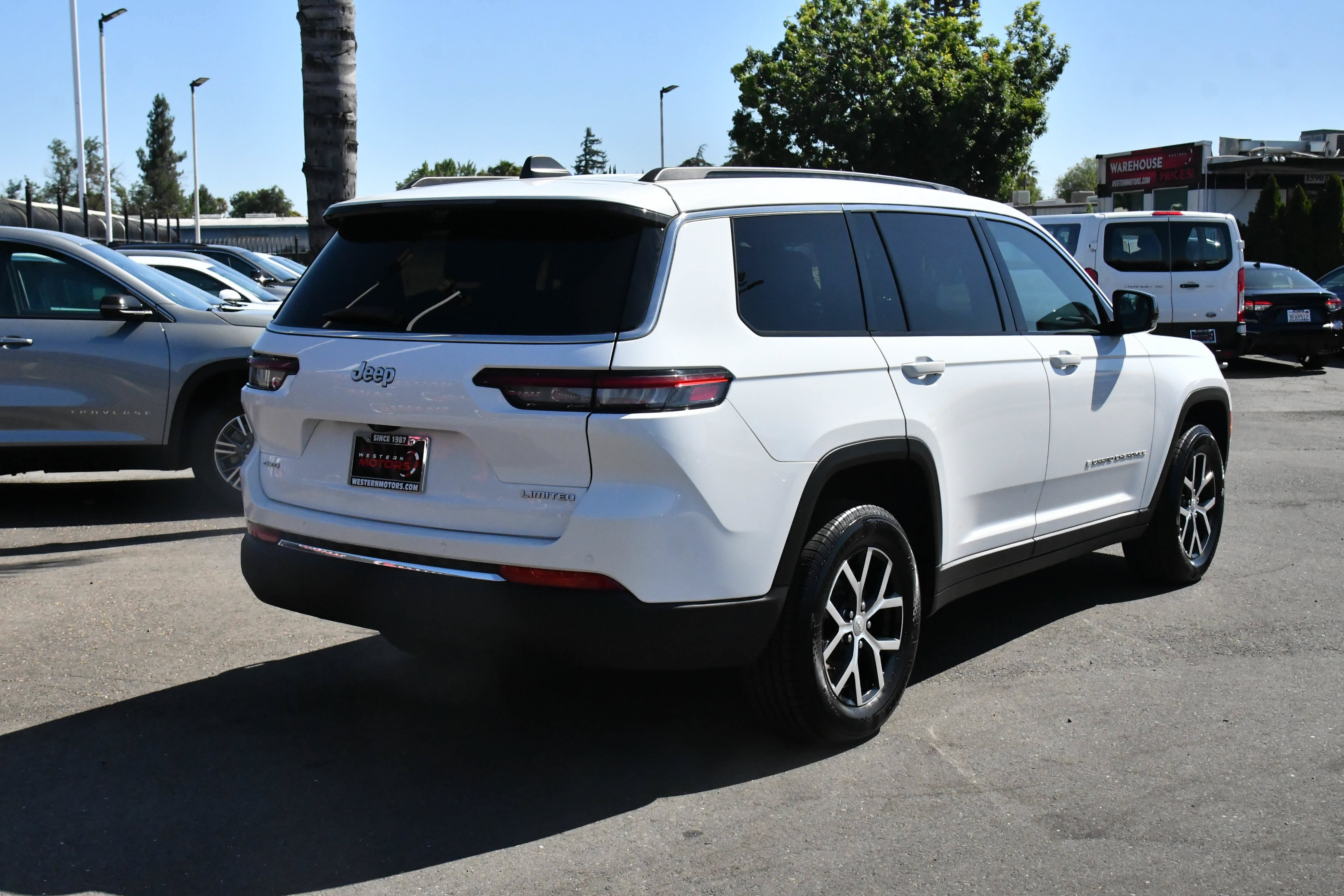 Used 2024 Jeep Grand Cherokee L Limited w/ Luxury Tech Group II AWD/4WD image 8