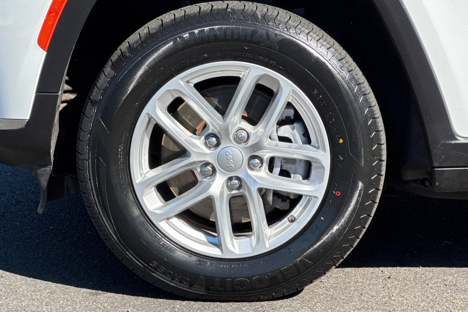 Used 2023 Jeep Grand Cherokee L Laredo image 33