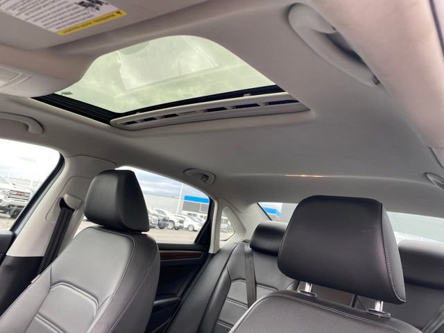 Used 2022 Volkswagen Passat 2.0T image 15