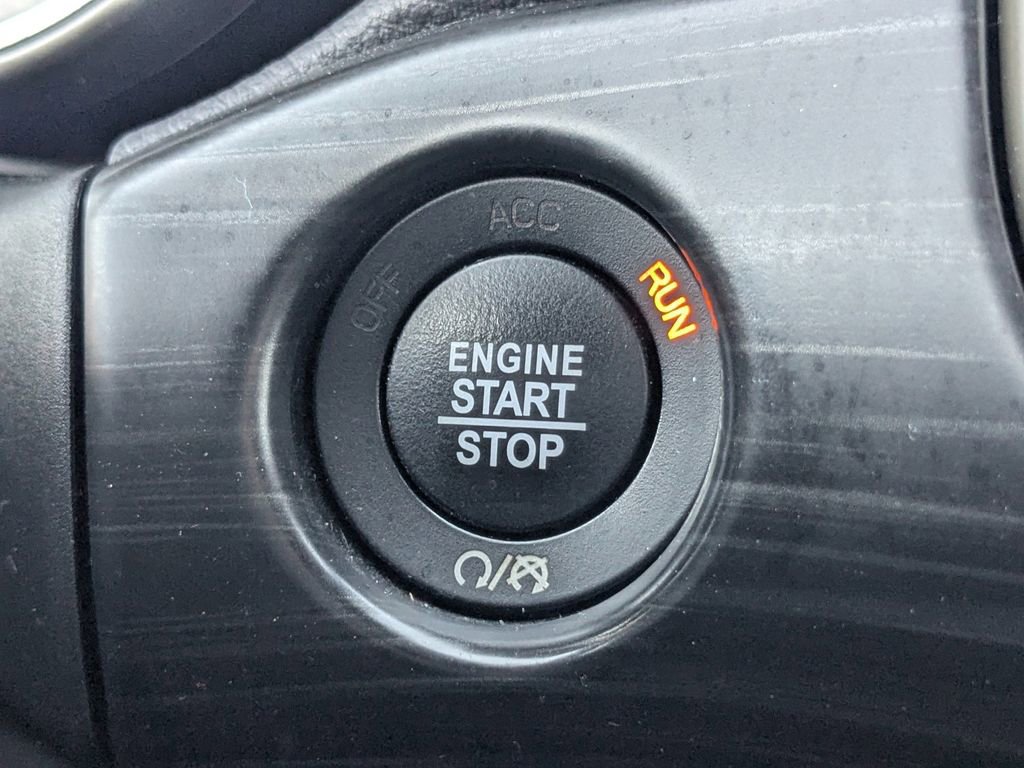 Used 2020 Jeep Grand Cherokee Laredo w/ 18" Wheel & 8.4" Radio Group image 29