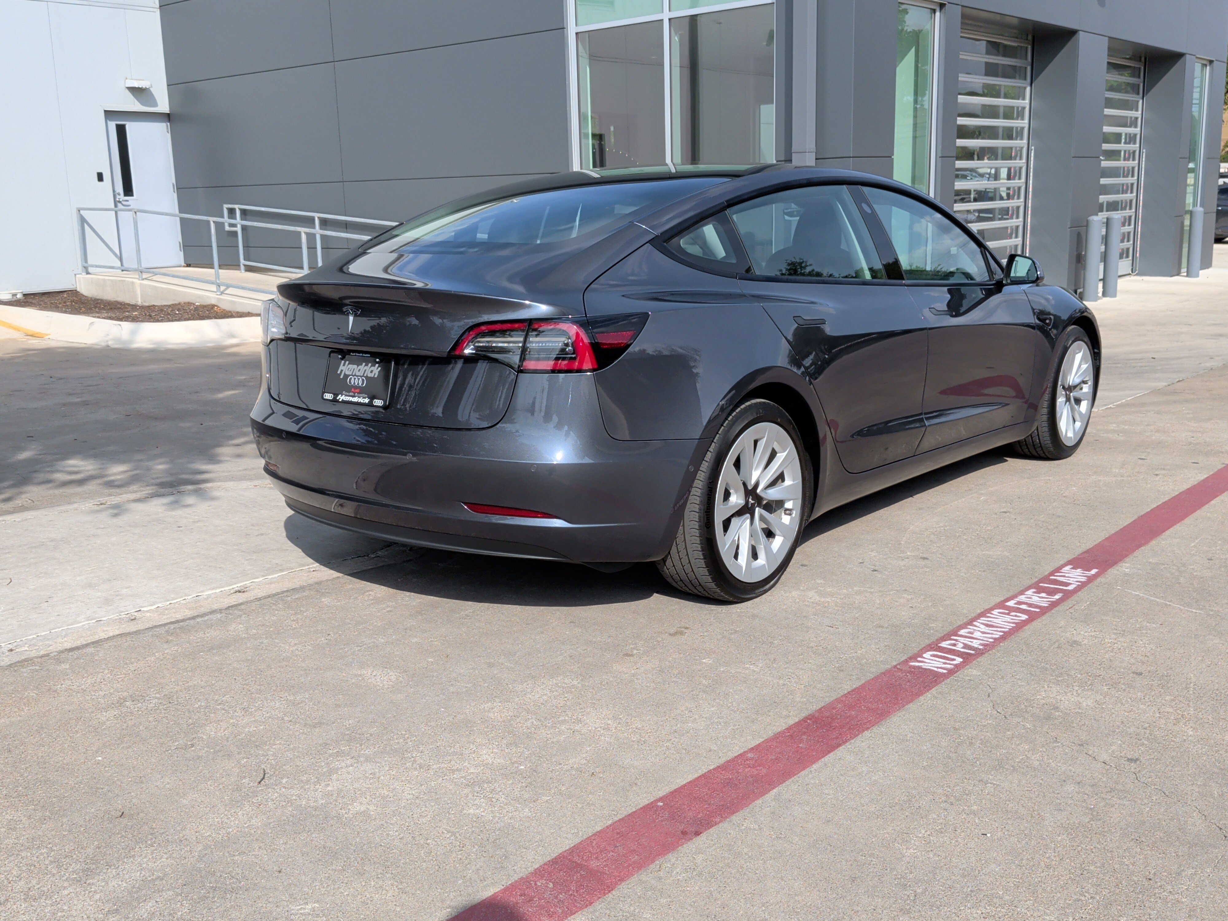 Used 2022 Tesla Model 3 Standard Range image 10