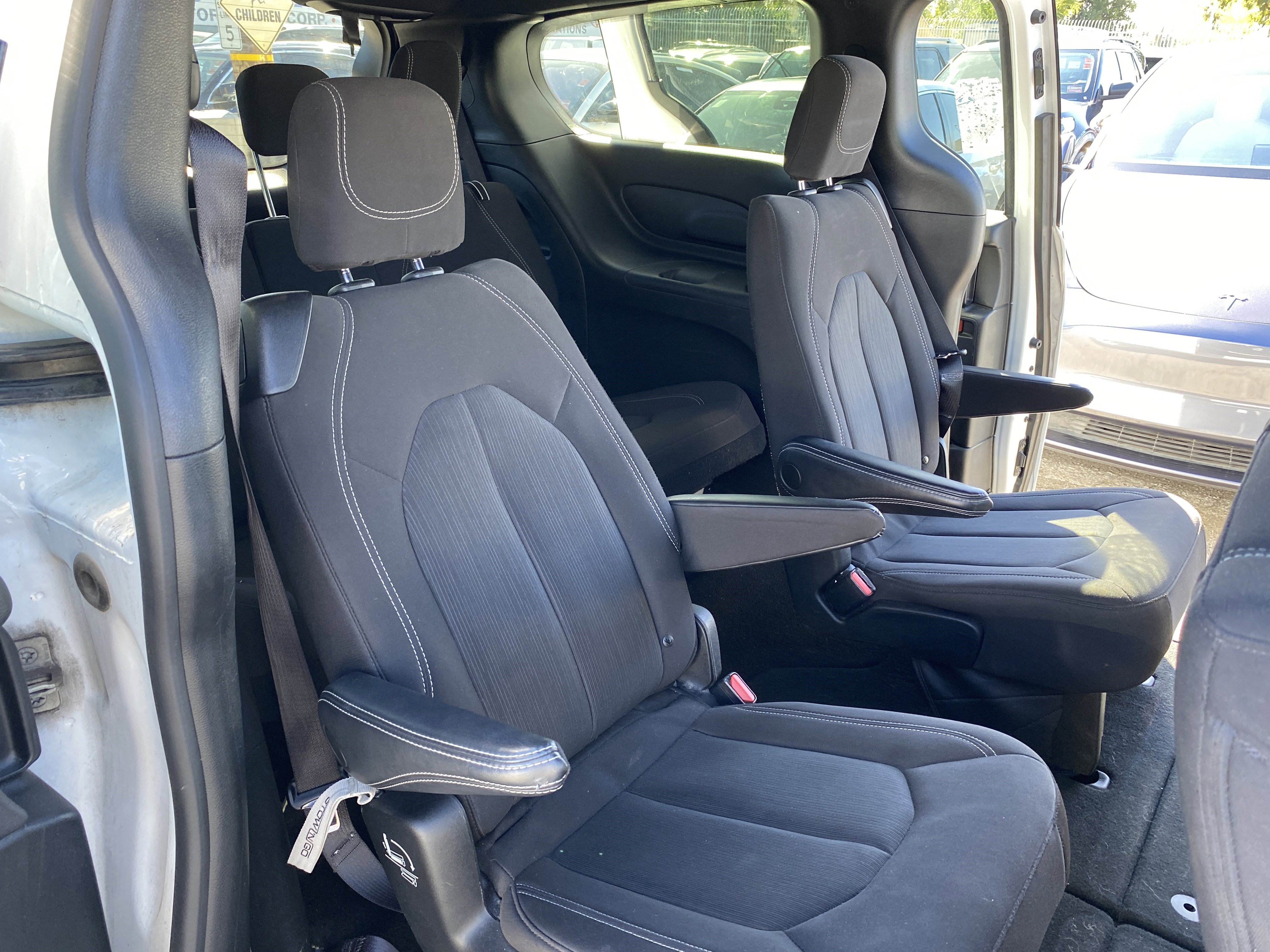 Used 2023 Chrysler Pacifica Touring image 19