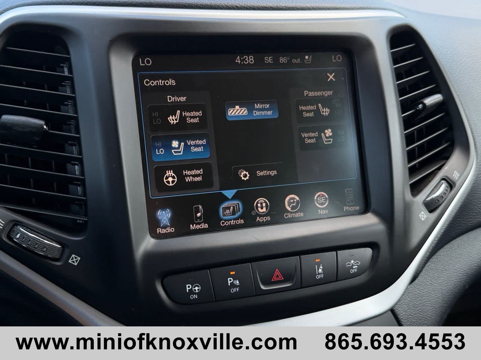 Used 2015 Jeep Cherokee Limited w/ Luxury Group AWD/4WD image 58